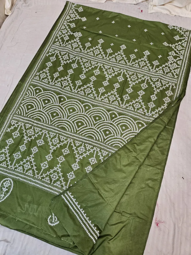 Olive Green Blended Bangalore Silk Saree with All-Over White Gujarati Stitch Scalloped Arches, Trellis Lattice & Embroidered Pallu