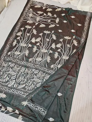 Bottle Green Blended Bangalore Silk Saree with All-Over White Hand Embroidered Kantha Stitch Blooming Lotus Stalks Pallu