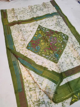 Off-White & Olive Green Pure Murshidabad Silk Saree with Hand Batik & Kantha Stitch Diamond Botanical Pallu