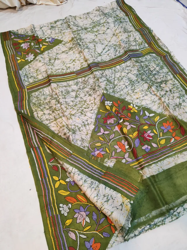Off-White & Olive Green Pure Murshidabad Silk Saree with Hand Batik & Kantha Stitch Triangular Botanical Pallu