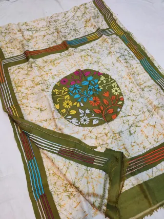 Off-White & Olive Green Pure Murshidabad Silk Saree with Hand Batik & Kantha Stitch Circular Floral Bouquet Pallu
