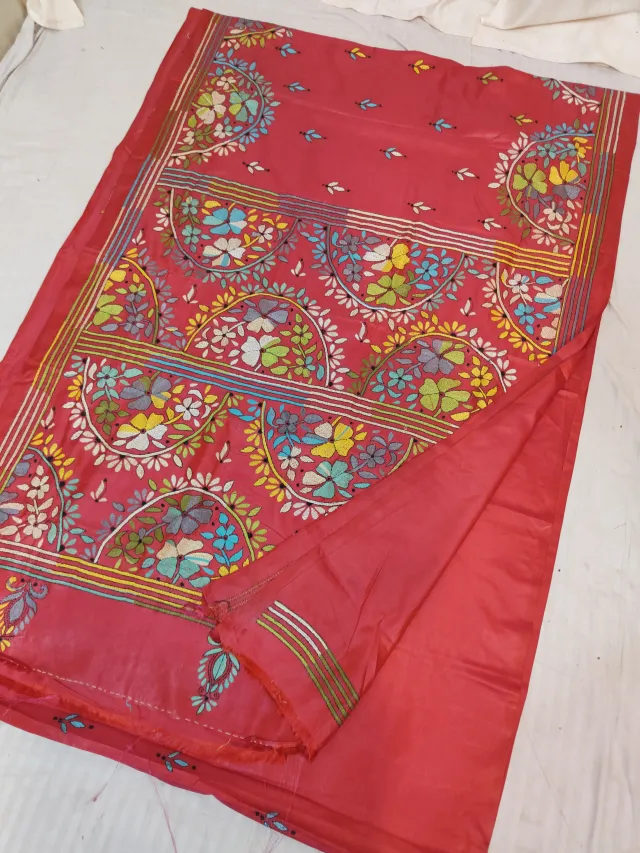 Watermelon Red Blended Bangalore Silk Hand Kantha Stitch Arched Floral Medallion Pallu Saree