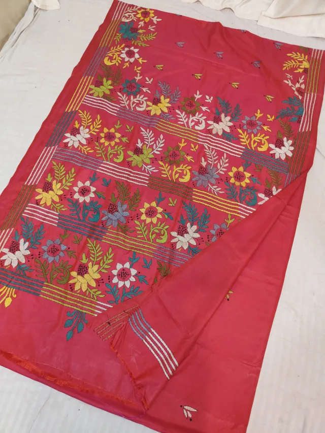 Coral Red Blended Bangalore Silk Hand Kantha Stitch Tiered Floral Jaal Pallu Saree