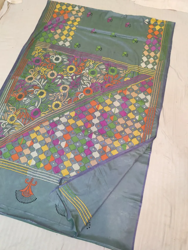 Steel Dual Tone with Green Blended Bangalore Silk Hand Kantha Stitch Floral Jaal and Checkerboard Pallu Saree