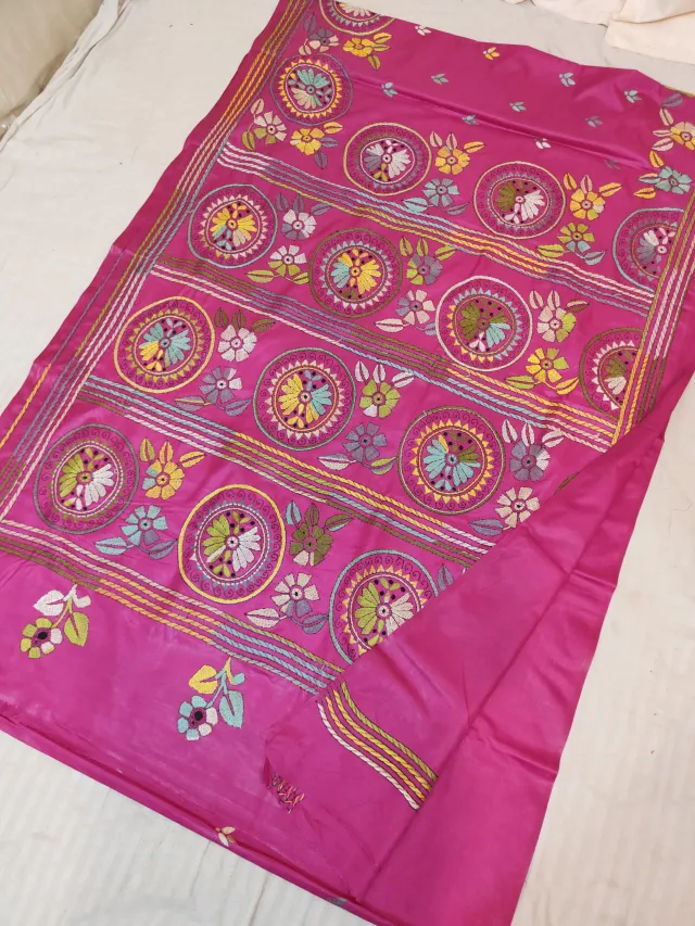 Rani Pink Blended Bangalore Silk Hand Kantha Stitch Circular Floral Chakra Medallion Pallu Saree