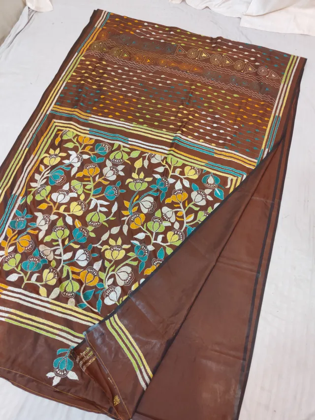 Brown Blended Bangalore Silk Hand Kantha Stitch Bell Floral Jaal and Raindrop Pallu Saree