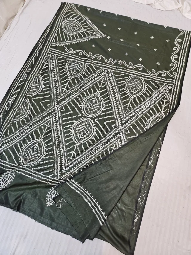 Bottle Green Blended Bangalore Silk Saree with White Thread Gujarati Stitch Geometric Diamond Pallu