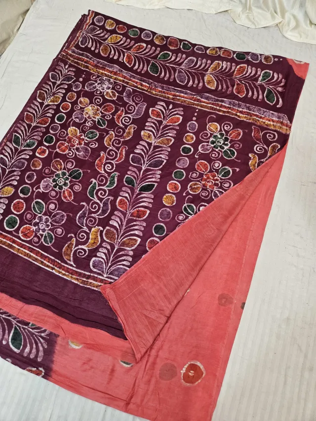 Coral Peach and Wine Purple Pure Cotton Bafta Hand Batik Print Vertical Floral and Bead Pallu Saree