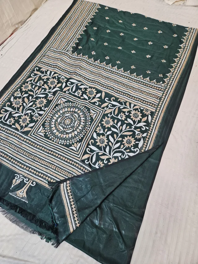 Bottle Green Blended Bangalore Silk Hand Kantha Stitch Sunburst Mandala and Floral Jaal Pallu Saree