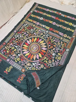 Bottle Green Blended Bangalore Silk Hand Kantha Stitch Multi-Colour Sunburst Mandala and Floral Jaal Pallu Saree