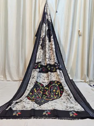 Premium Ivory Cream & Black Batik Print Kantha Stitch Pure Murshidabad Silk Saree