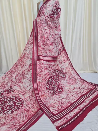 Off-White and Crimson Red Mulmul Cotton Batik Saree with White Kantha Stitch