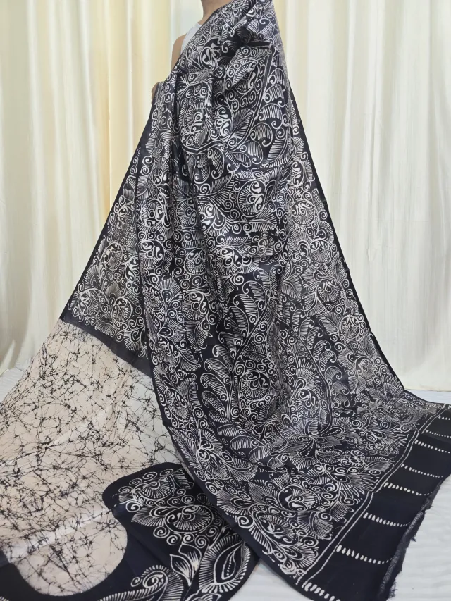 Off-White and Black Pure Murshidabad Silk Soru Tuli Batik Saree with Aam Kalka