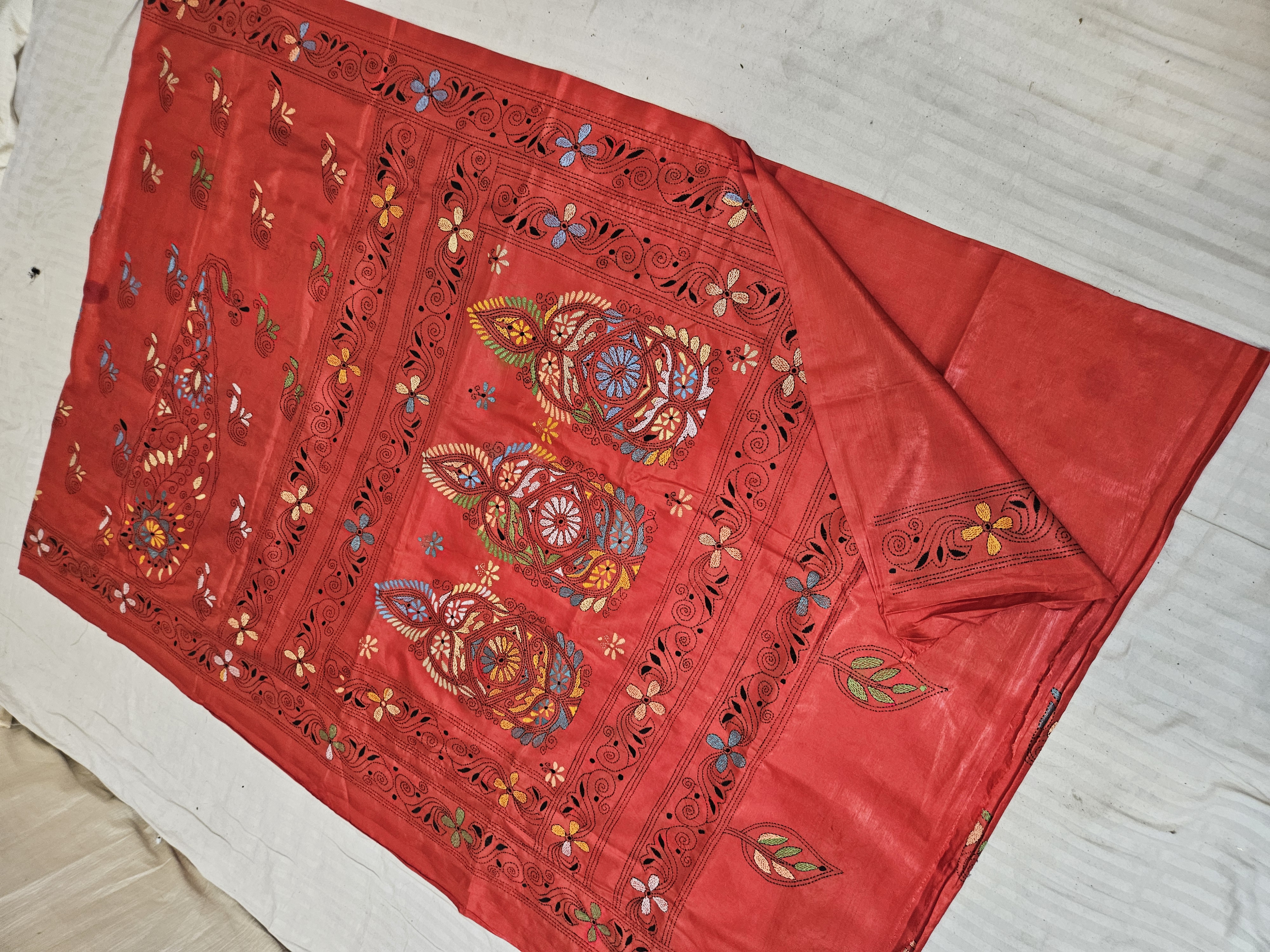 Crimson Red Blended Bangalore Silk Saree with Chalu Kantha Stitch Triple Crowned Kalka & Floral Vine Pallu